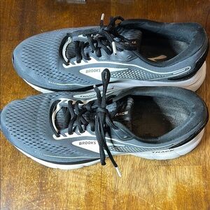 Brooks Black and Gray Athletic Running Shoes Lightweight Breathable